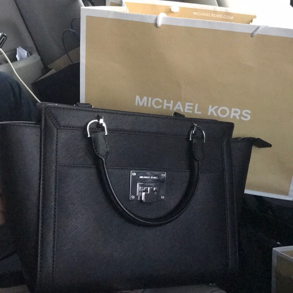 Michael Kors “Tina” LG TZ Satchel - Picture 1 of 8